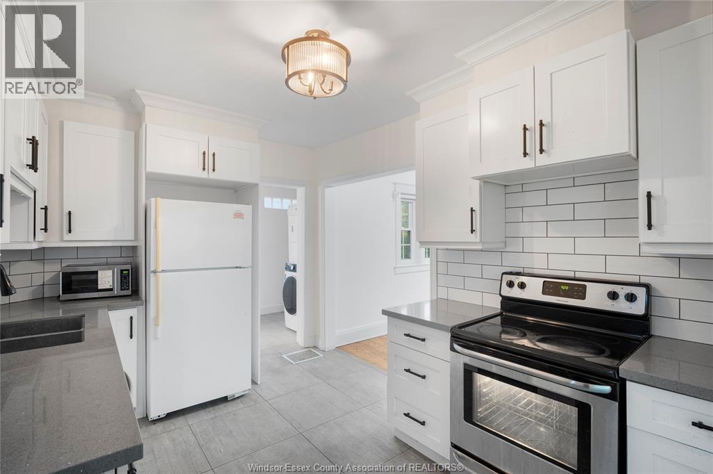 1752 Oneida, Windsor, ON - Indoor Photo Showing Kitchen