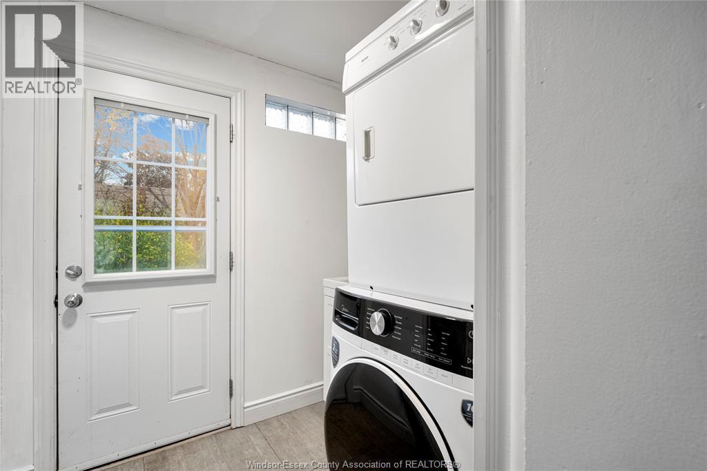 1752 Oneida, Windsor, ON - Indoor Photo Showing Laundry Room