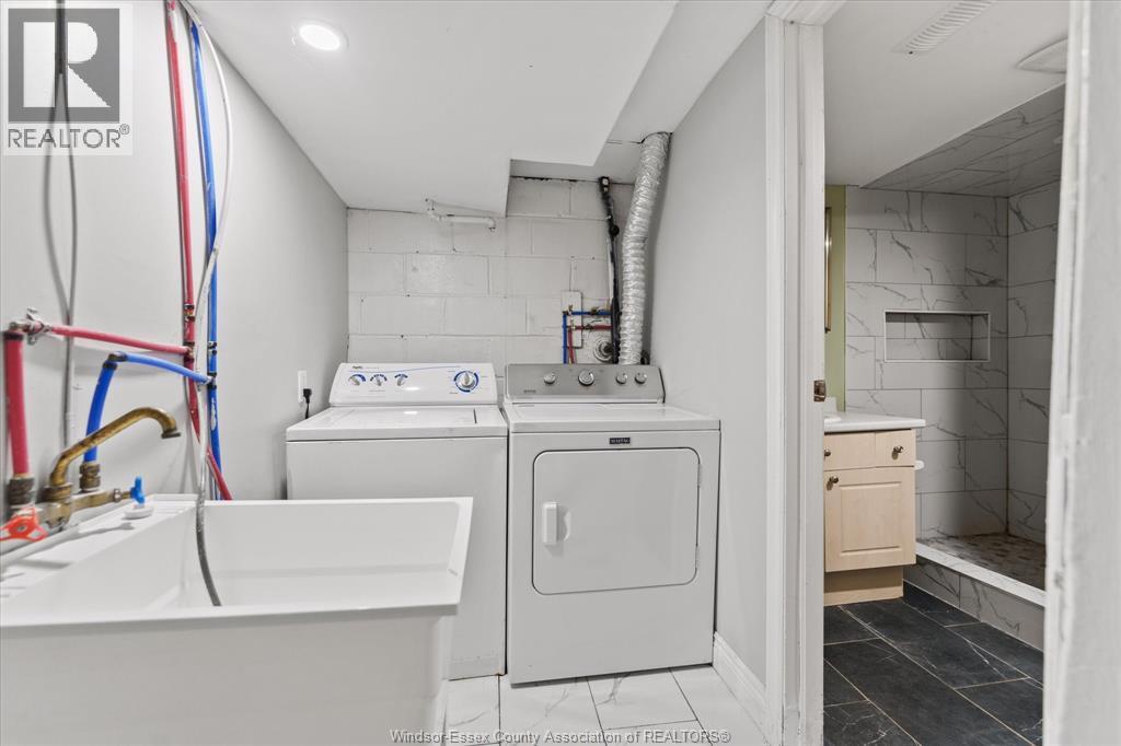 2783 Dominion Blvd, Windsor, ON - Indoor Photo Showing Laundry Room