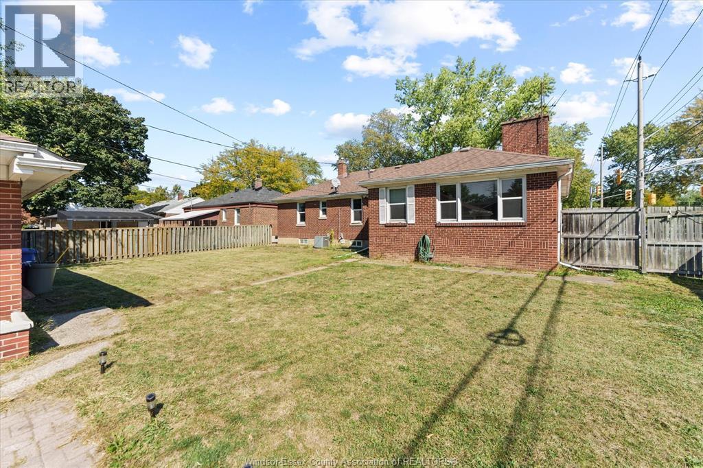 2783 Dominion Blvd, Windsor, ON - Outdoor