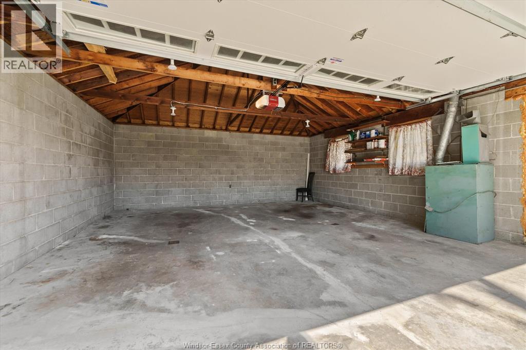 2783 Dominion Blvd, Windsor, ON - Indoor Photo Showing Garage