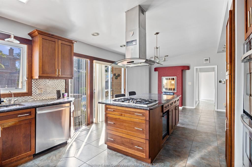 3740 Ouellette, Windsor, ON