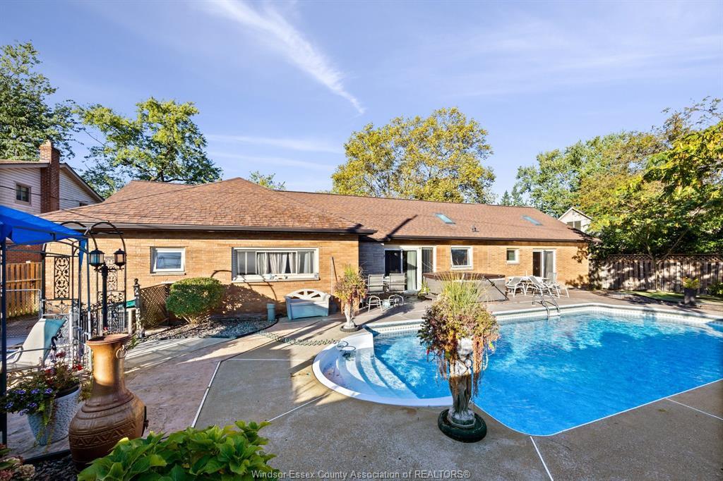 3740 Ouellette, Windsor, ON