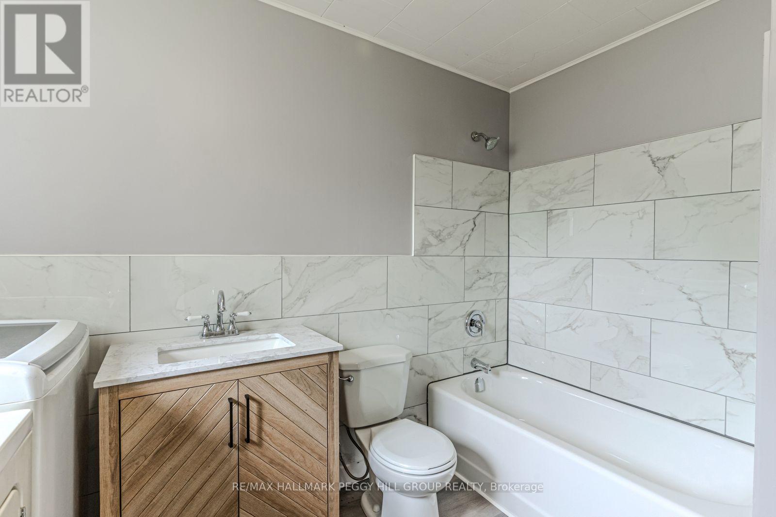 332 Champlain Road, Penetanguishene, ON - Indoor Photo Showing Bathroom