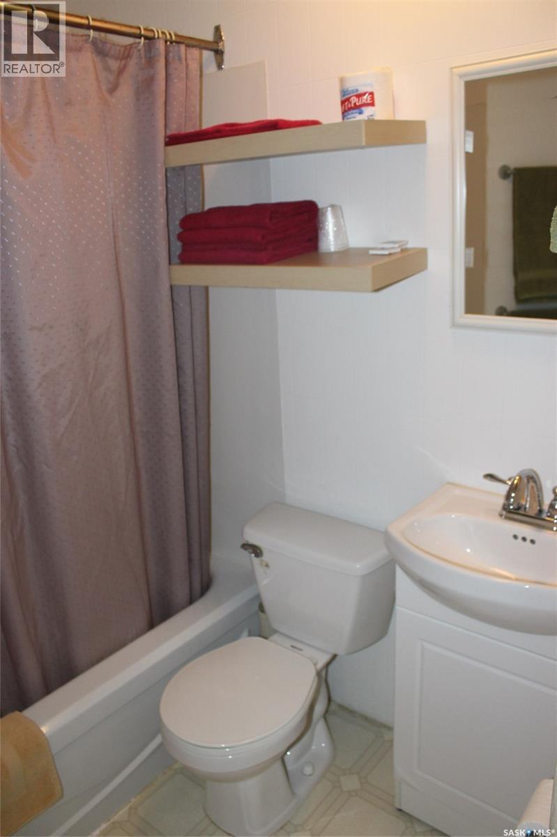 343 Redcoat Drive, Eastend, SK