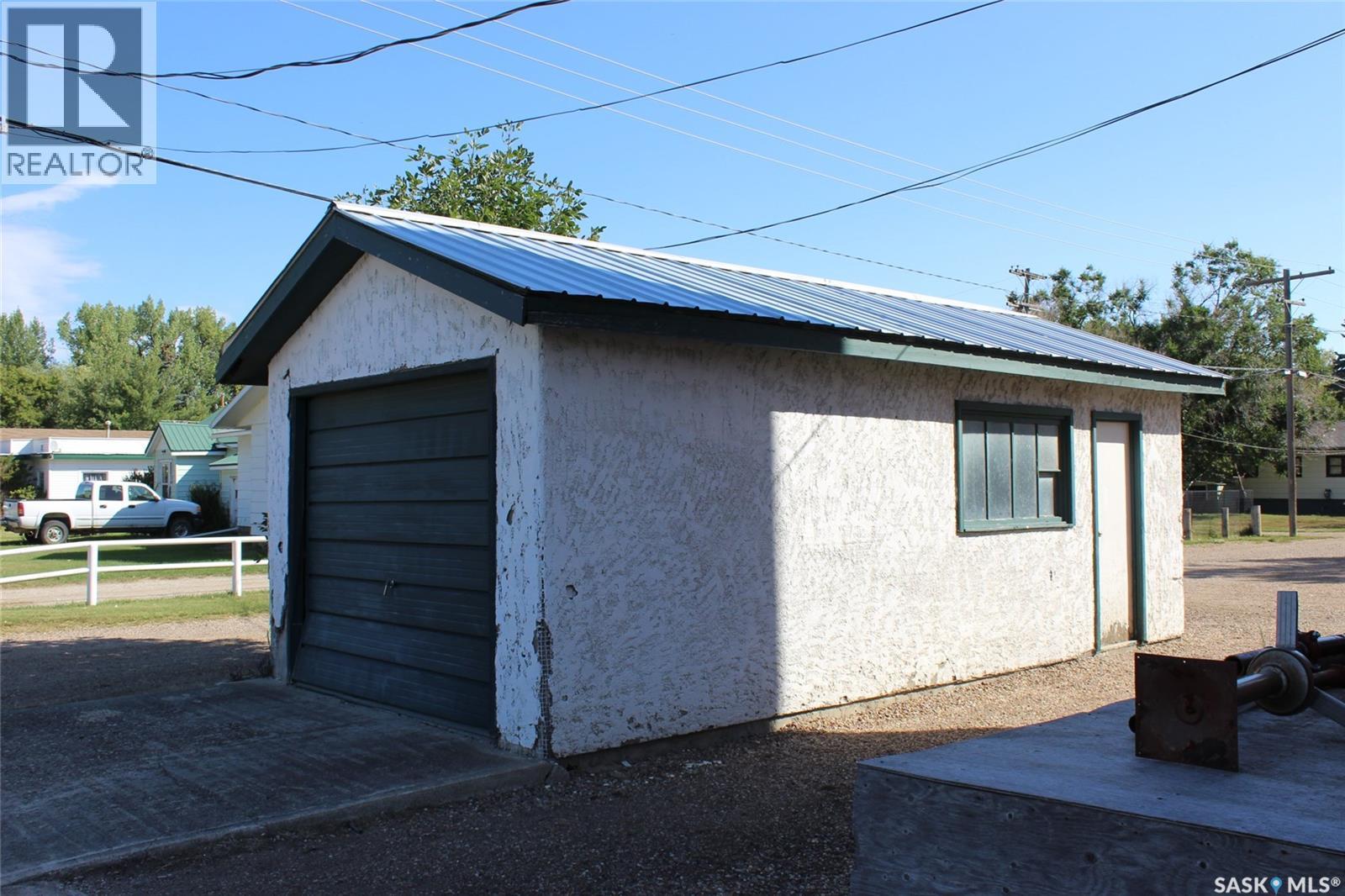 343 Redcoat Drive, Eastend, SK