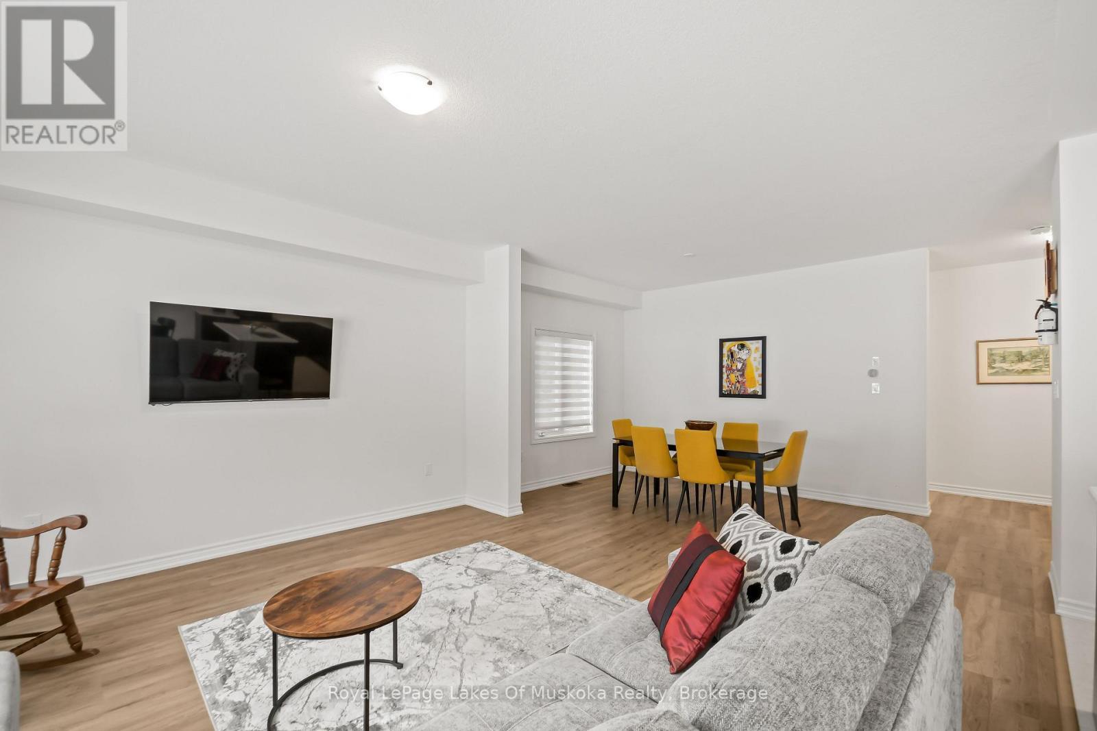 345 Mceachern Lane, Gravenhurst (Muskoka (S)), ON - Indoor Photo Showing Living Room