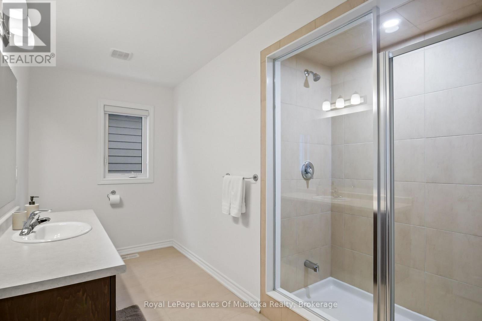 345 Mceachern Lane, Gravenhurst (Muskoka (S)), ON - Indoor Photo Showing Bathroom