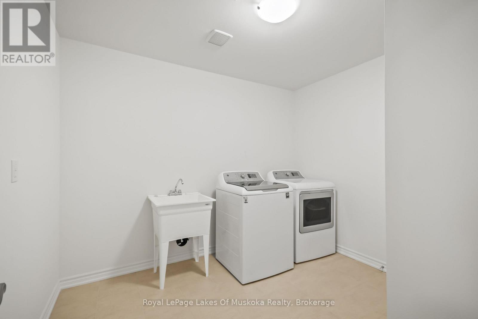 345 Mceachern Lane, Gravenhurst (Muskoka (S)), ON - Indoor Photo Showing Laundry Room