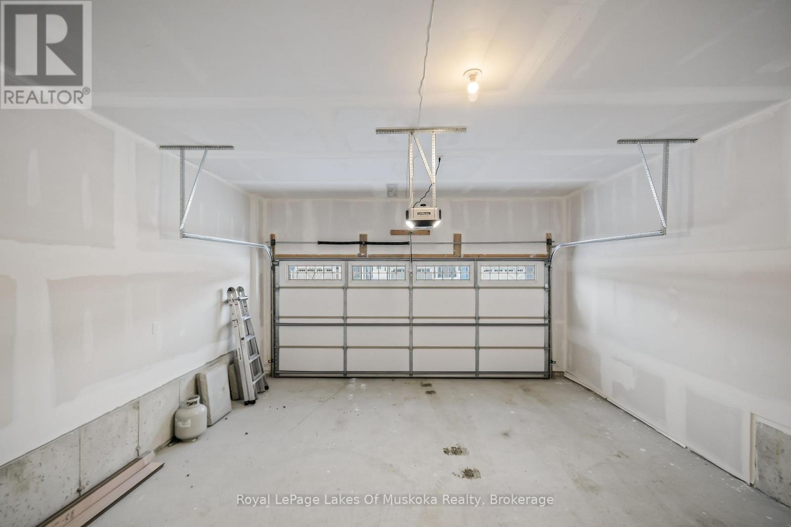 345 Mceachern Lane, Gravenhurst (Muskoka (S)), ON - Indoor Photo Showing Garage