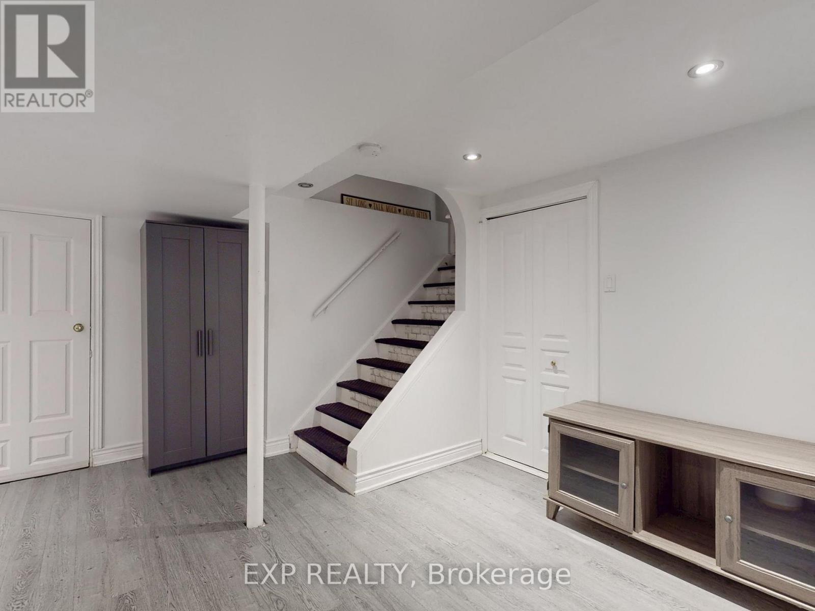 98 Lowther Avenue, Richmond Hill, ON - Indoor Photo Showing Other Room