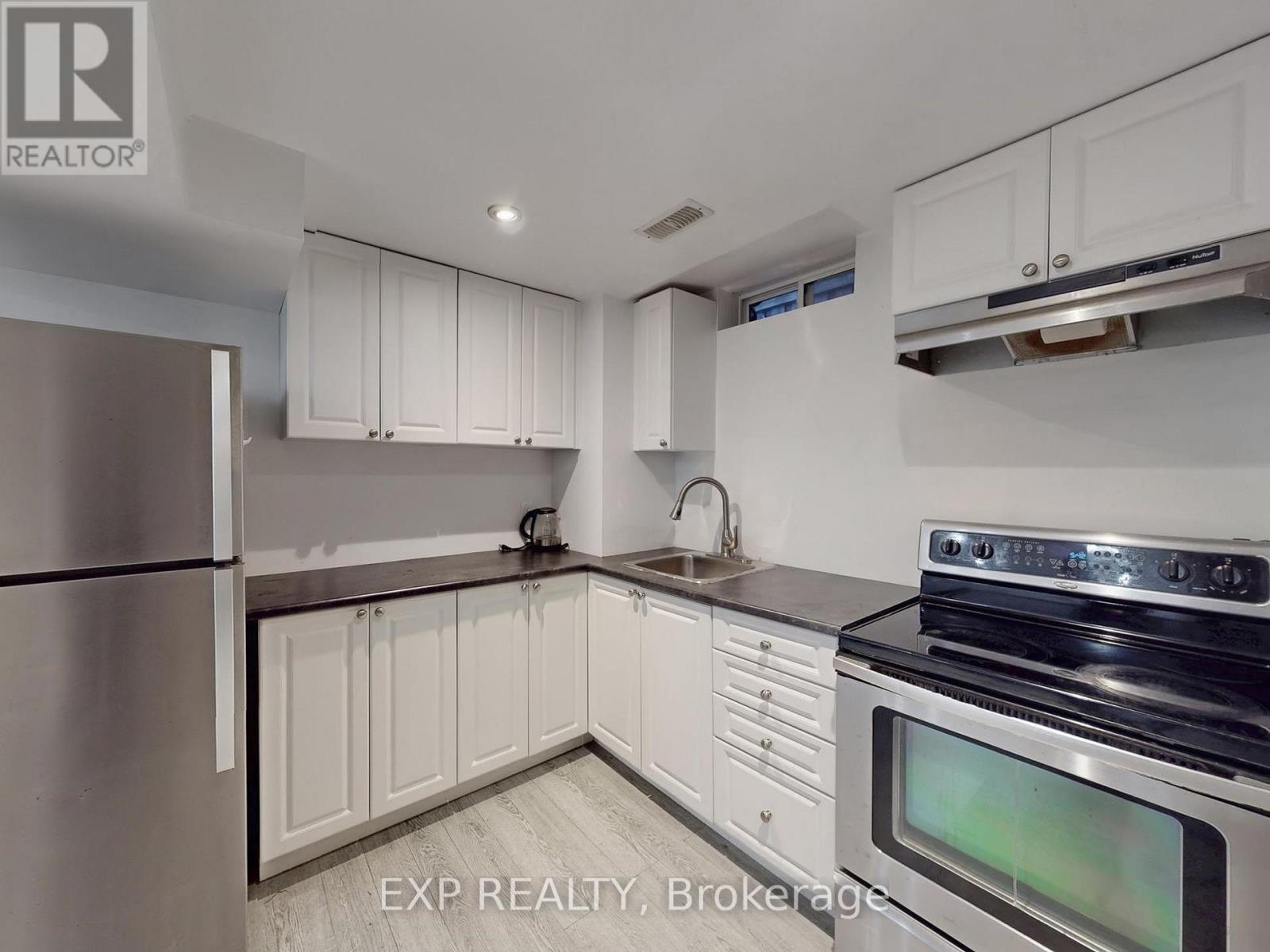 98 Lowther Avenue, Richmond Hill, ON - Indoor Photo Showing Kitchen