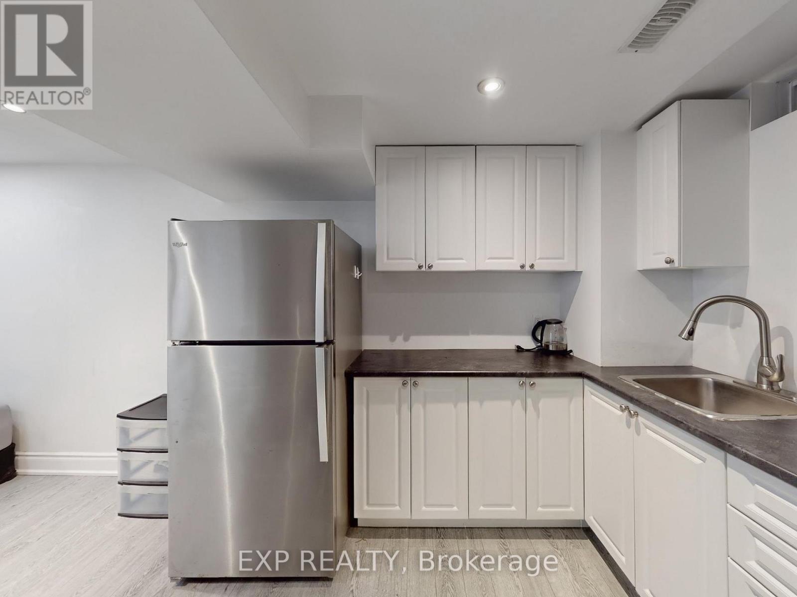 98 Lowther Avenue, Richmond Hill, ON - Indoor Photo Showing Kitchen
