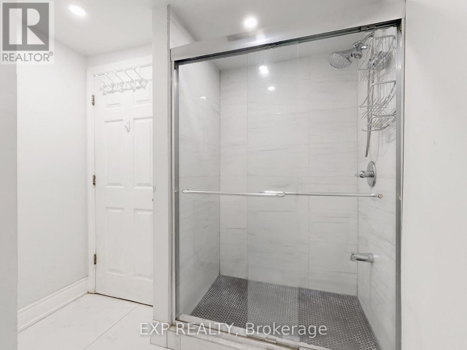 98 Lowther Avenue, Richmond Hill, ON - Indoor Photo Showing Bathroom