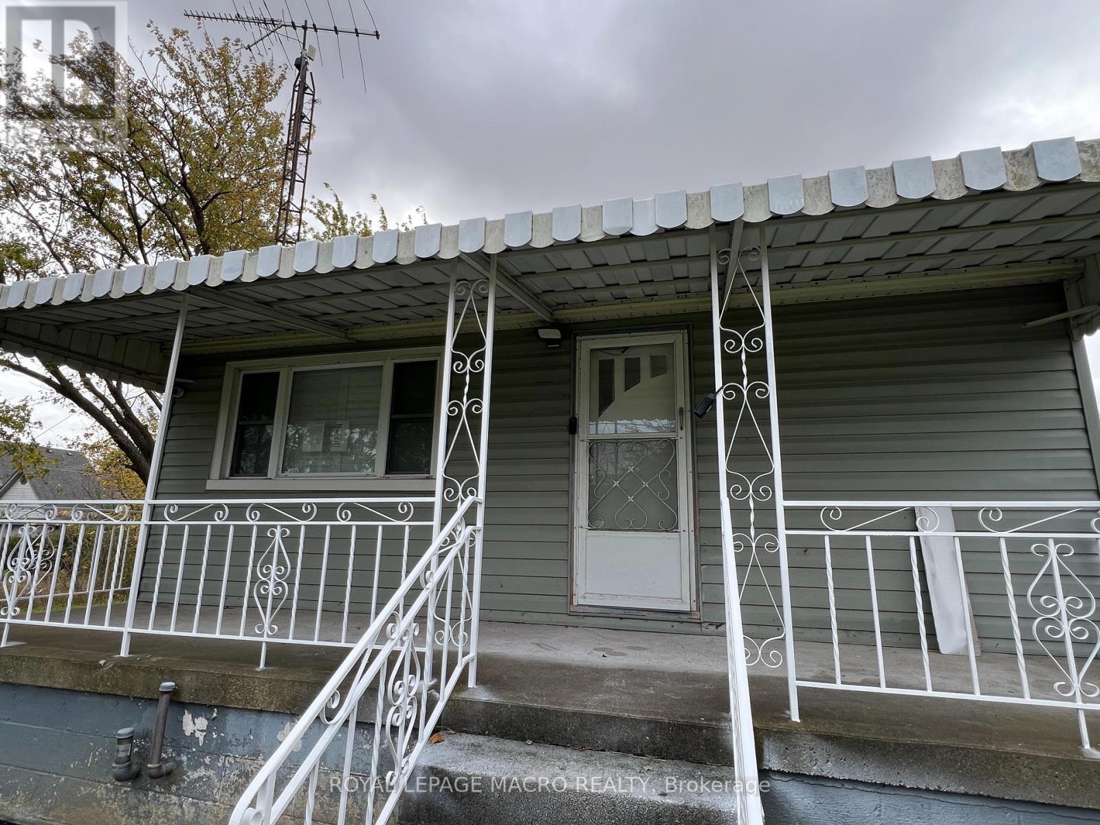 1032 Mud Street E, Hamilton, ON - Outdoor