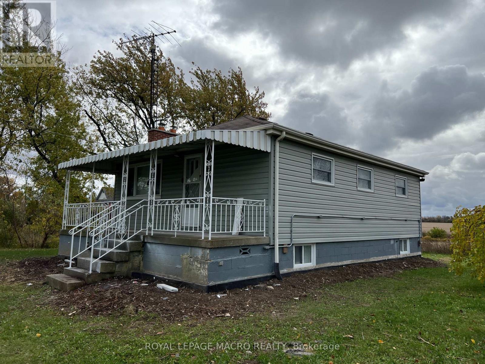 1032 Mud Street E, Hamilton, ON - Outdoor With Exterior