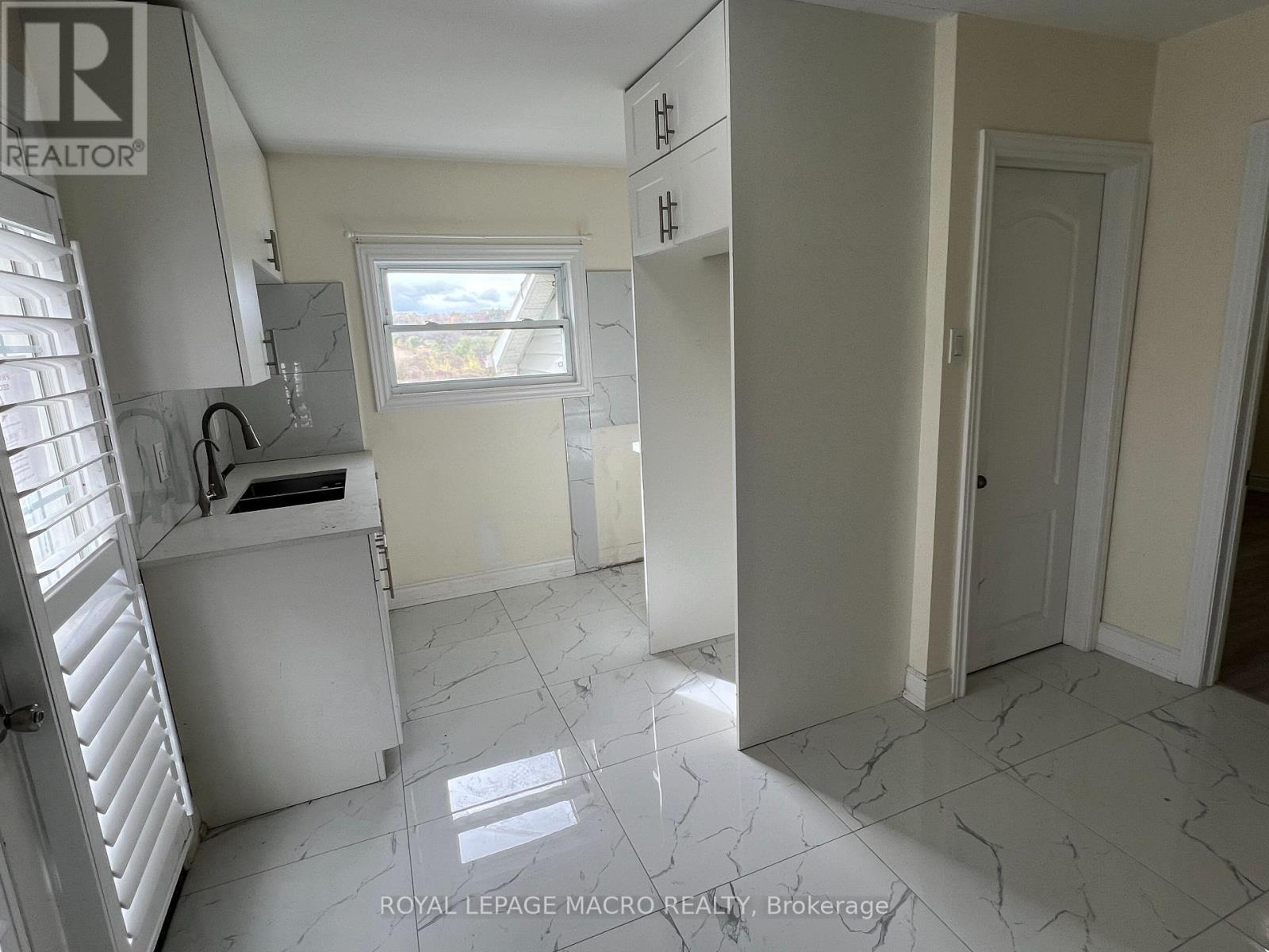 1032 Mud Street E, Hamilton, ON - Indoor