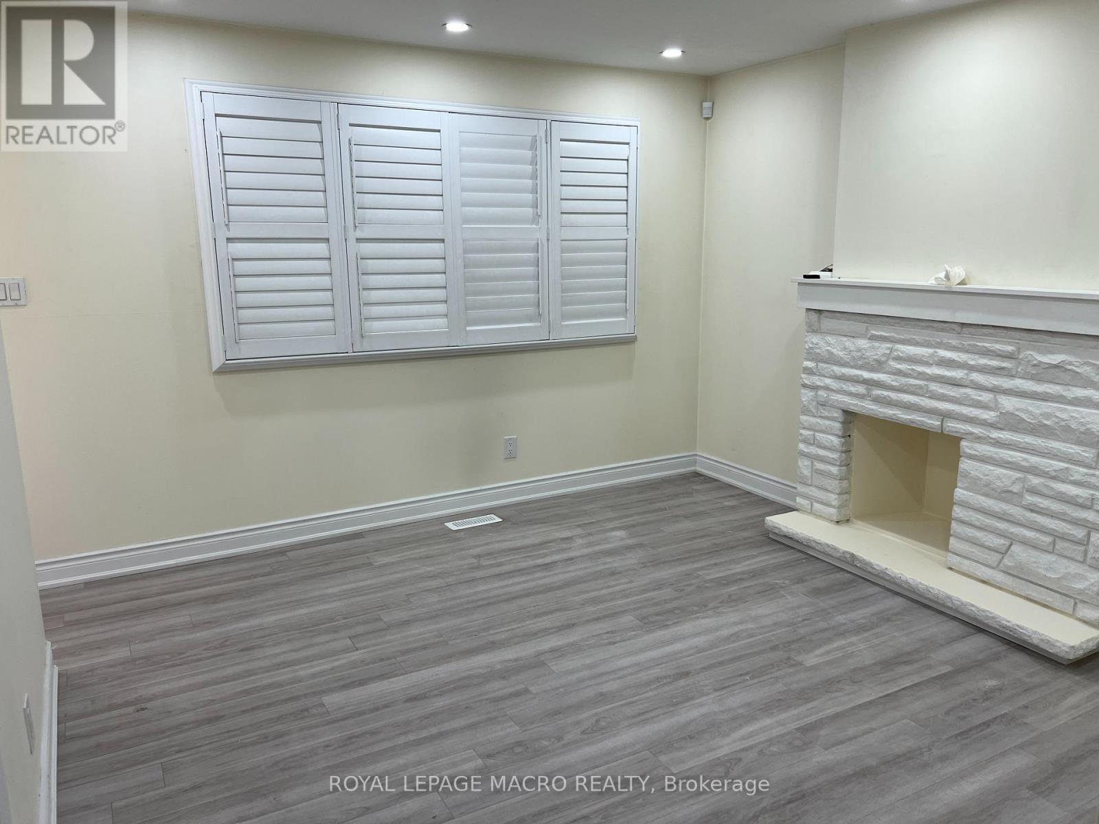 1032 Mud Street E, Hamilton, ON - Indoor Photo Showing Other Room