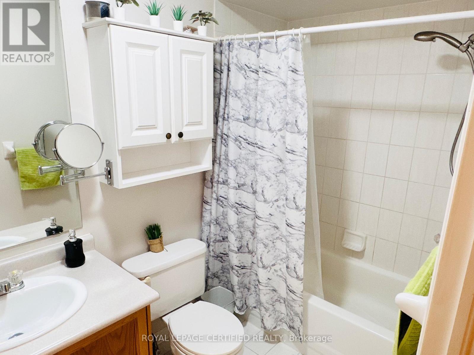 4490 Victory Court, Burlington, ON - Indoor Photo Showing Bathroom