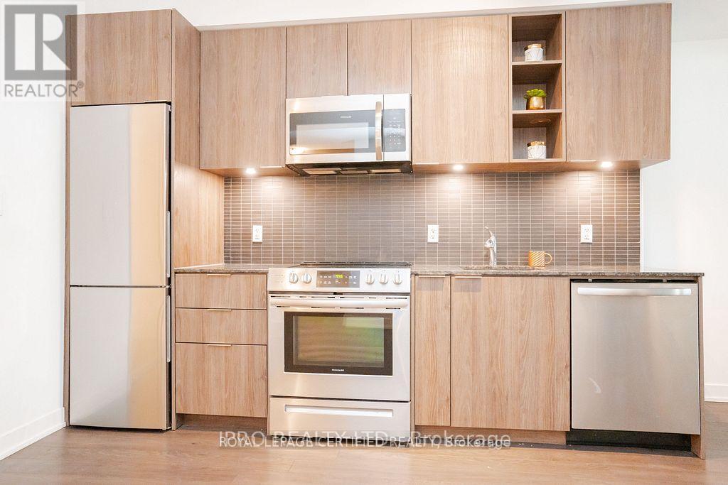407 - 30 Ordnance Street, Toronto, ON - Indoor Photo Showing Kitchen
