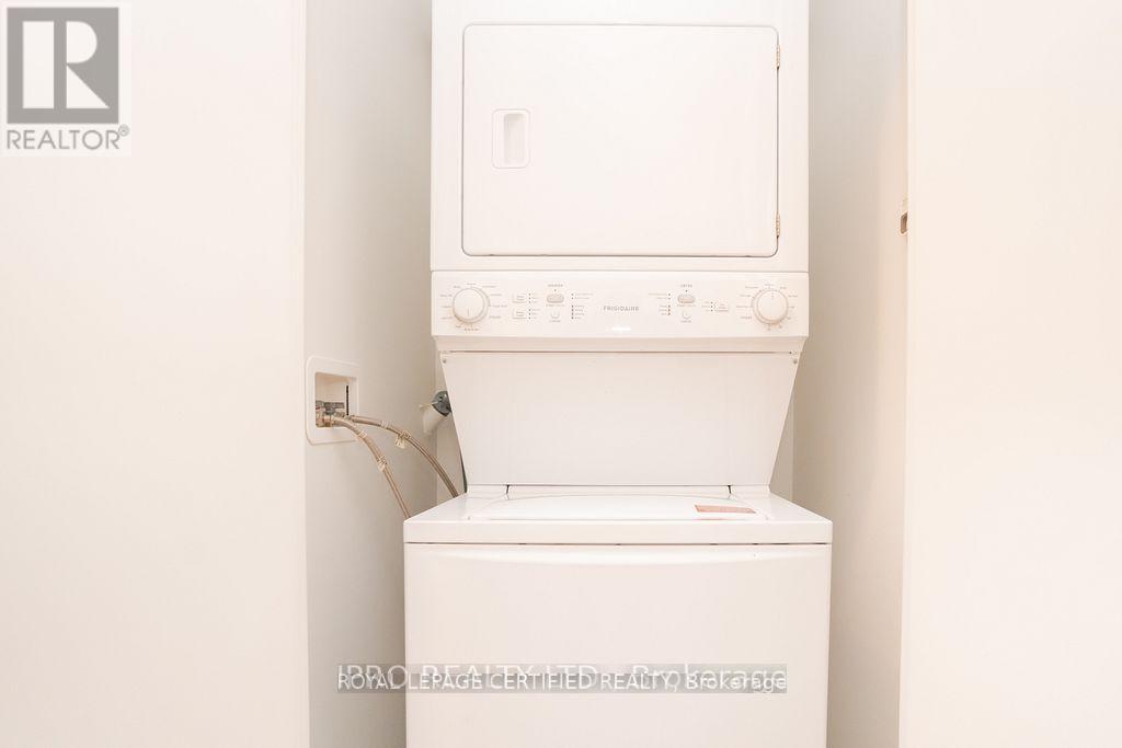 407 - 30 Ordnance Street, Toronto, ON - Indoor Photo Showing Laundry Room