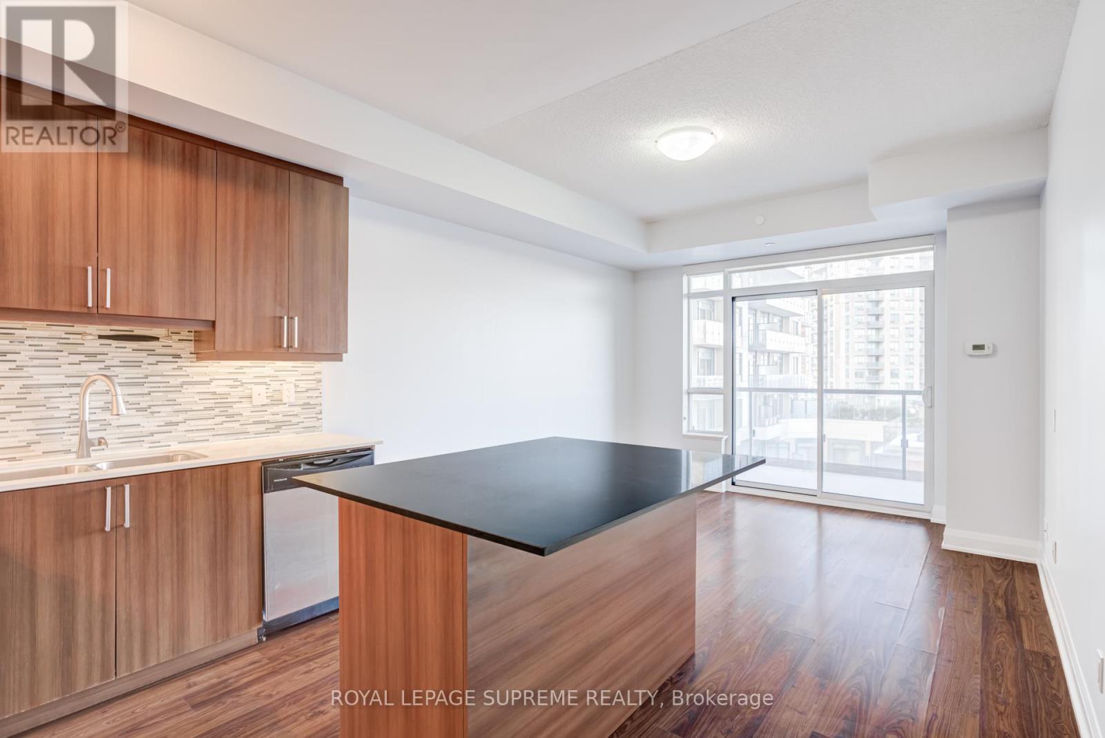 703 - 35 Fontenay Court, Toronto, ON - Indoor Photo Showing Kitchen With Upgraded Kitchen