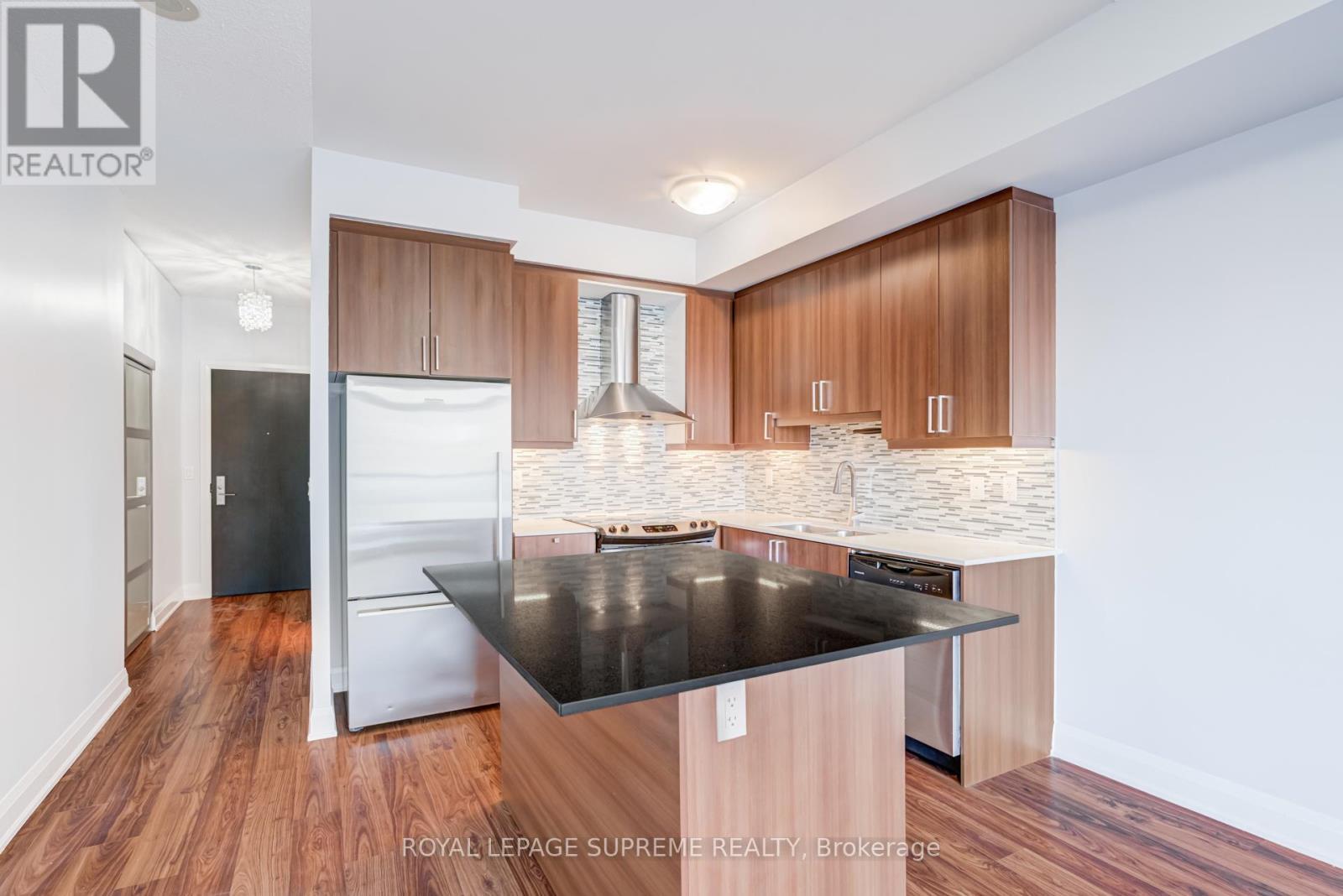 703 - 35 Fontenay Court, Toronto, ON - Indoor Photo Showing Kitchen With Upgraded Kitchen