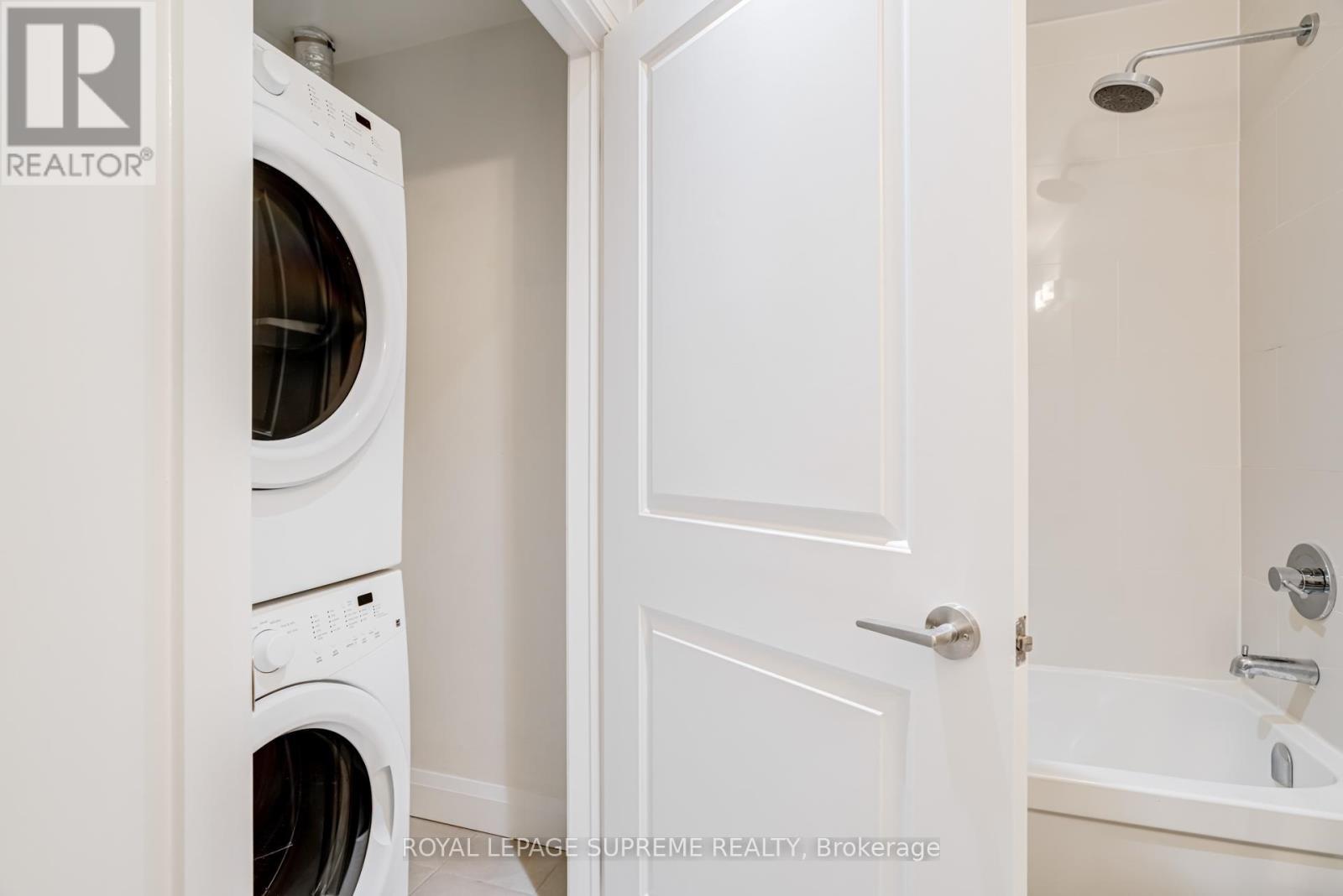 703 - 35 Fontenay Court, Toronto, ON - Indoor Photo Showing Laundry Room