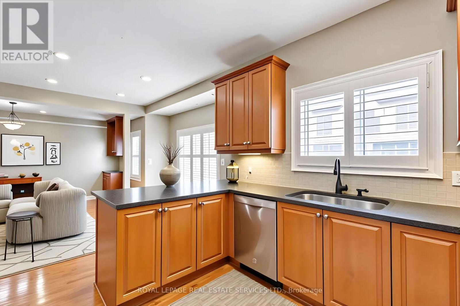 3137 Countess Crescent, Mississauga, ON - Indoor Photo Showing Kitchen
