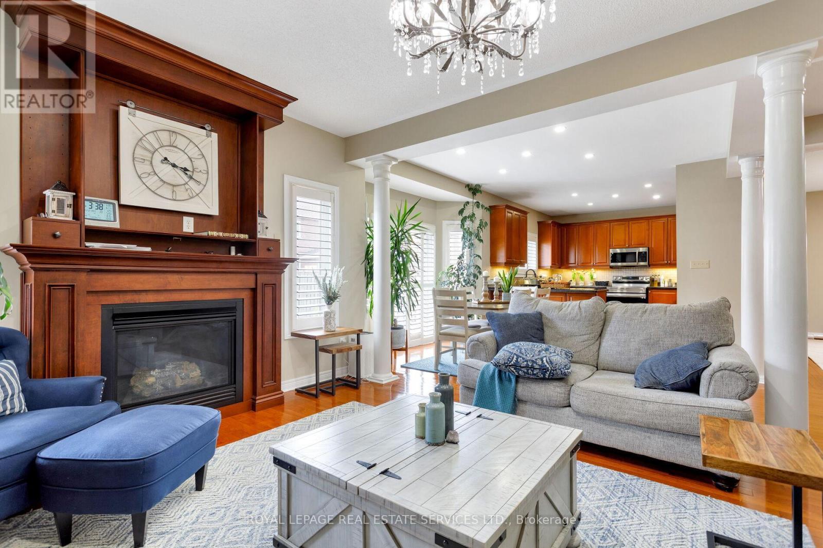 3137 Countess Crescent, Mississauga, ON - Indoor Photo Showing Living Room With Fireplace