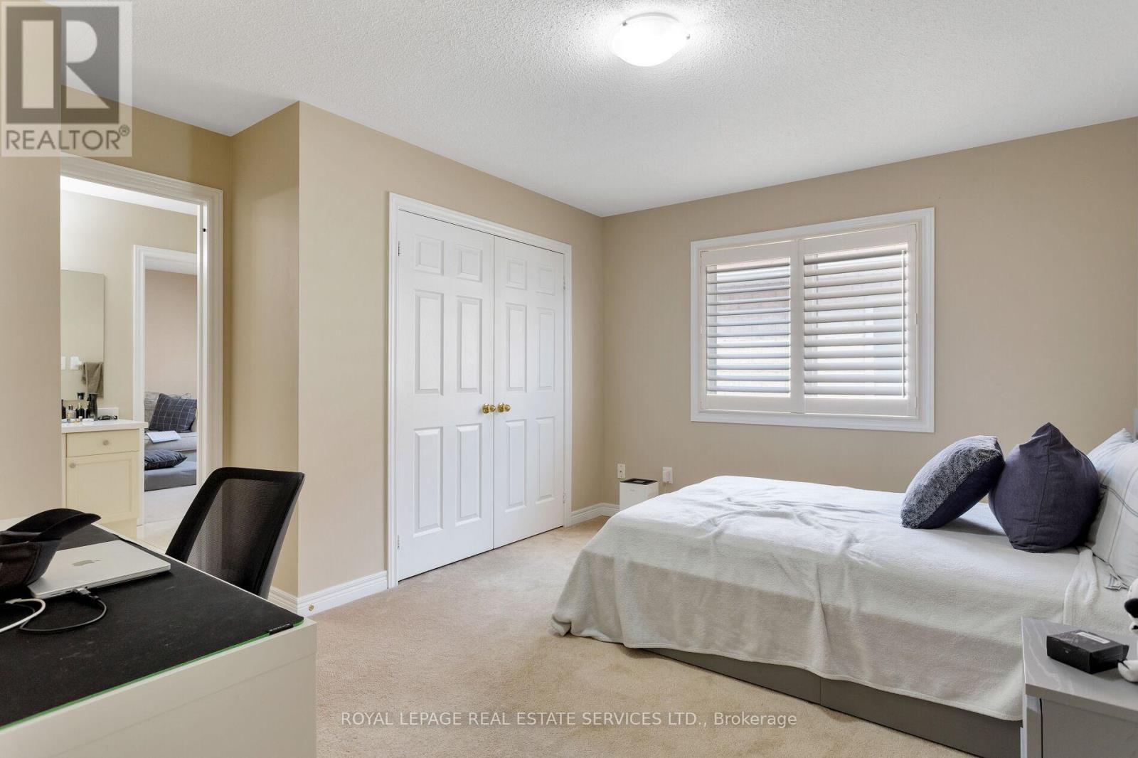 3137 Countess Crescent, Mississauga, ON - Indoor Photo Showing Bedroom