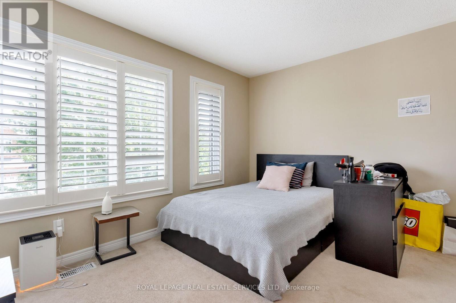 3137 Countess Crescent, Mississauga, ON - Indoor Photo Showing Bedroom