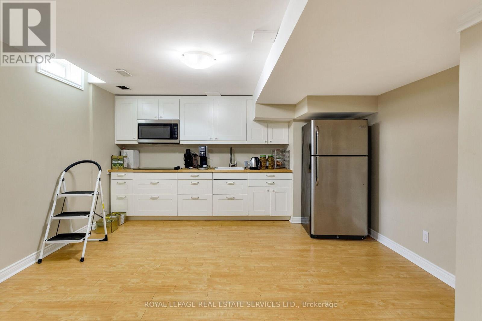3137 Countess Crescent, Mississauga, ON - Indoor Photo Showing Kitchen