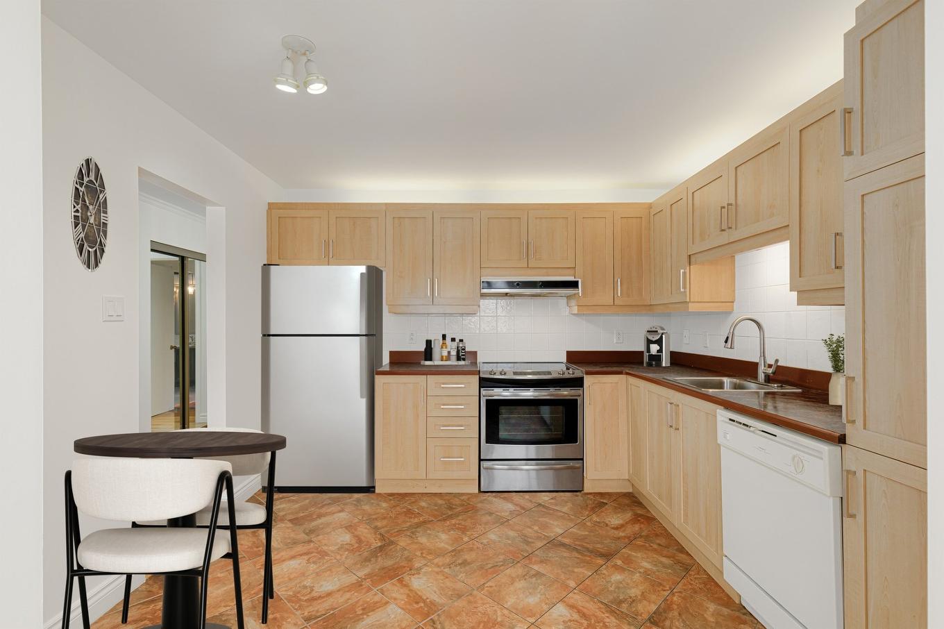 Kitchen - 310-365 Rue St-Jean-Baptiste, Beloeil, QC - Indoor Photo Showing Kitchen With Double Sink