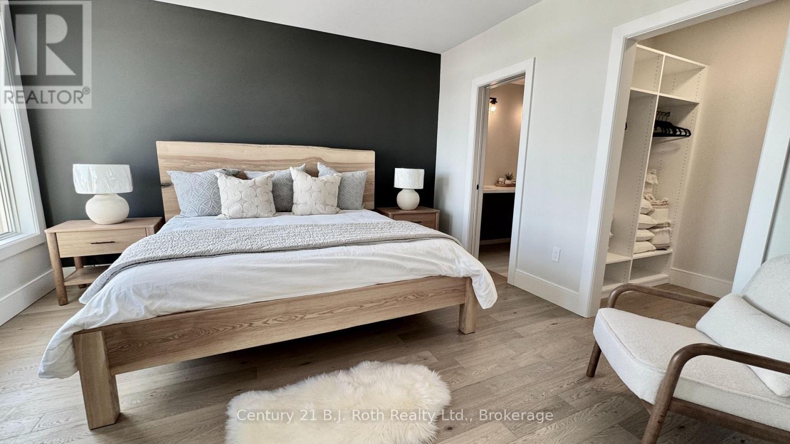 302 - 11 Treetops Lane, Huntsville (Chaffey), ON - Indoor Photo Showing Bedroom