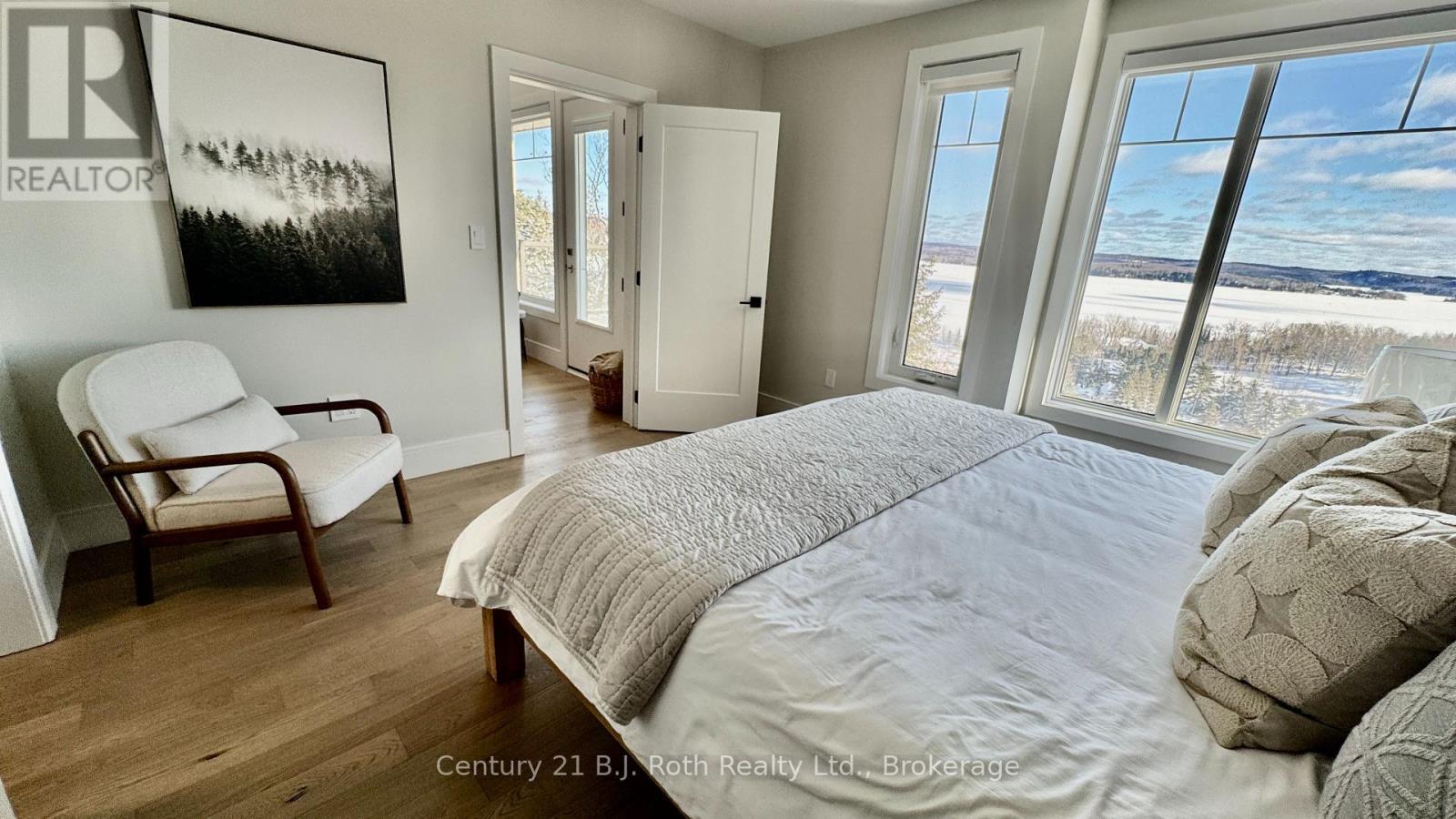 302 - 11 Treetops Lane, Huntsville (Chaffey), ON - Indoor Photo Showing Bedroom