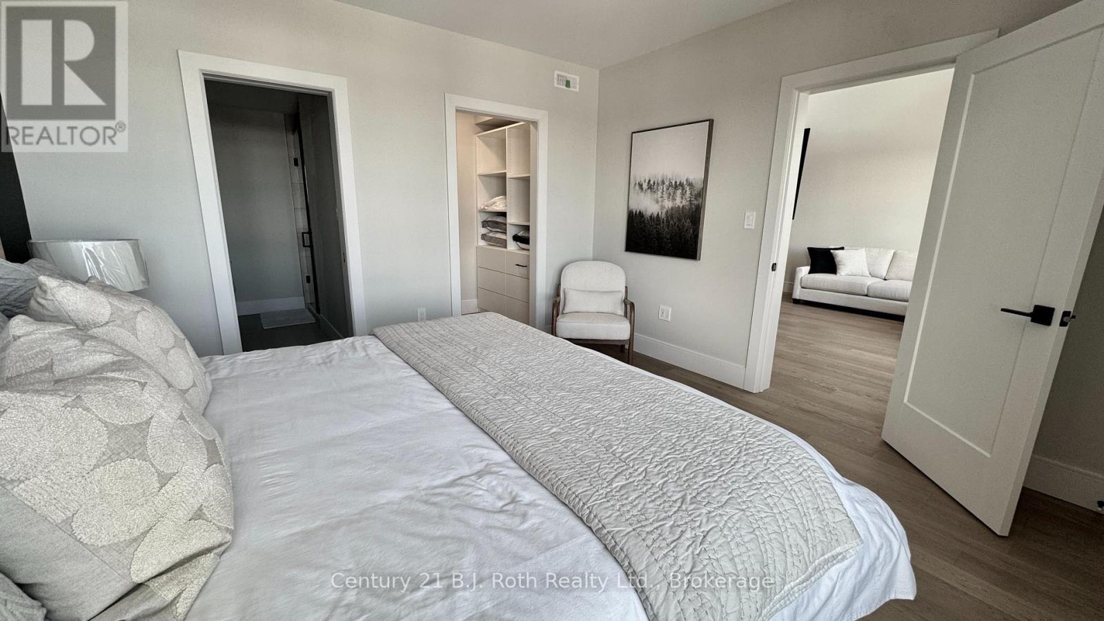 302 - 11 Treetops Lane, Huntsville (Chaffey), ON - Indoor Photo Showing Bedroom