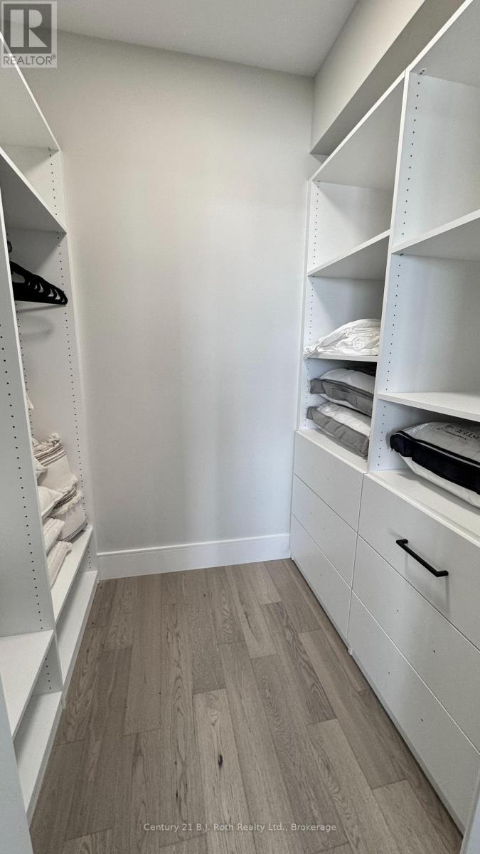 302 - 11 Treetops Lane, Huntsville (Chaffey), ON - Indoor With Storage