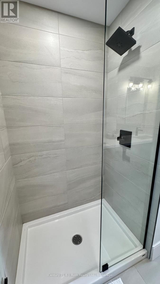 302 - 11 Treetops Lane, Huntsville (Chaffey), ON - Indoor Photo Showing Bathroom