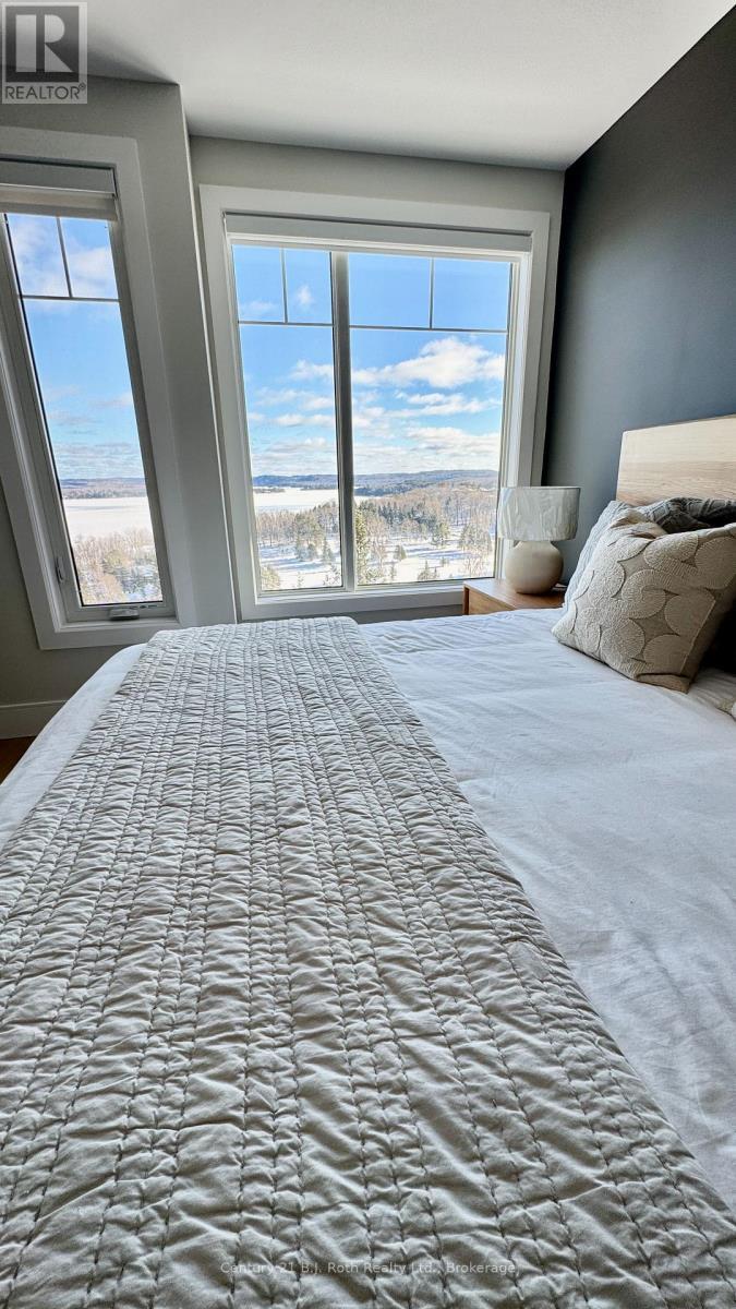 302 - 11 Treetops Lane, Huntsville (Chaffey), ON - Indoor Photo Showing Bedroom