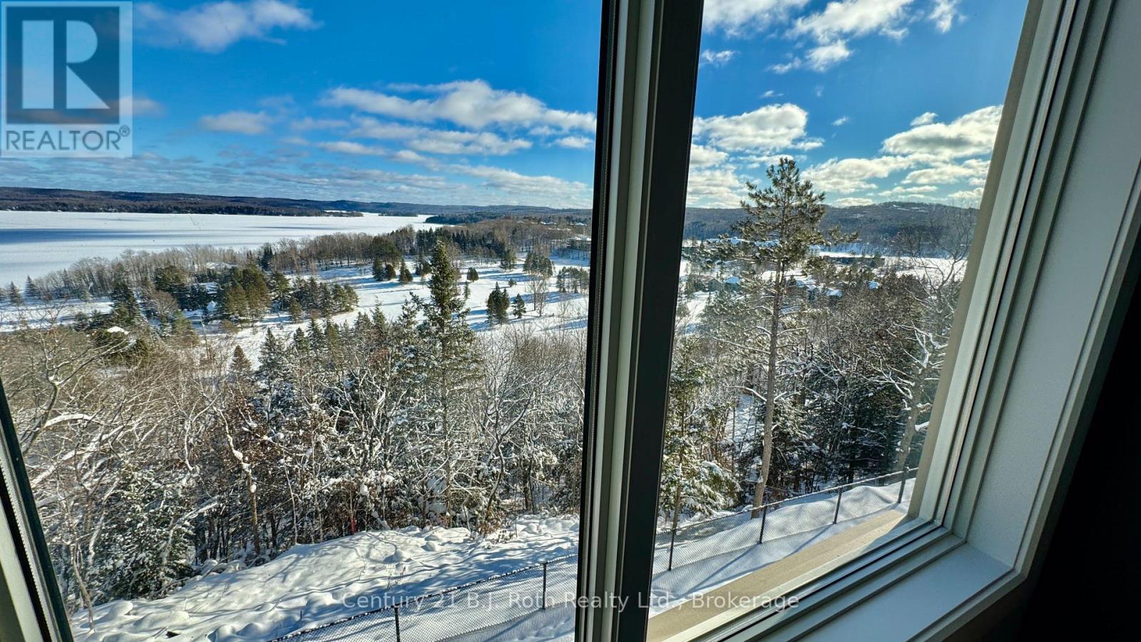 302 - 11 Treetops Lane, Huntsville (Chaffey), ON - Photo Showing Other Room With Body Of Water