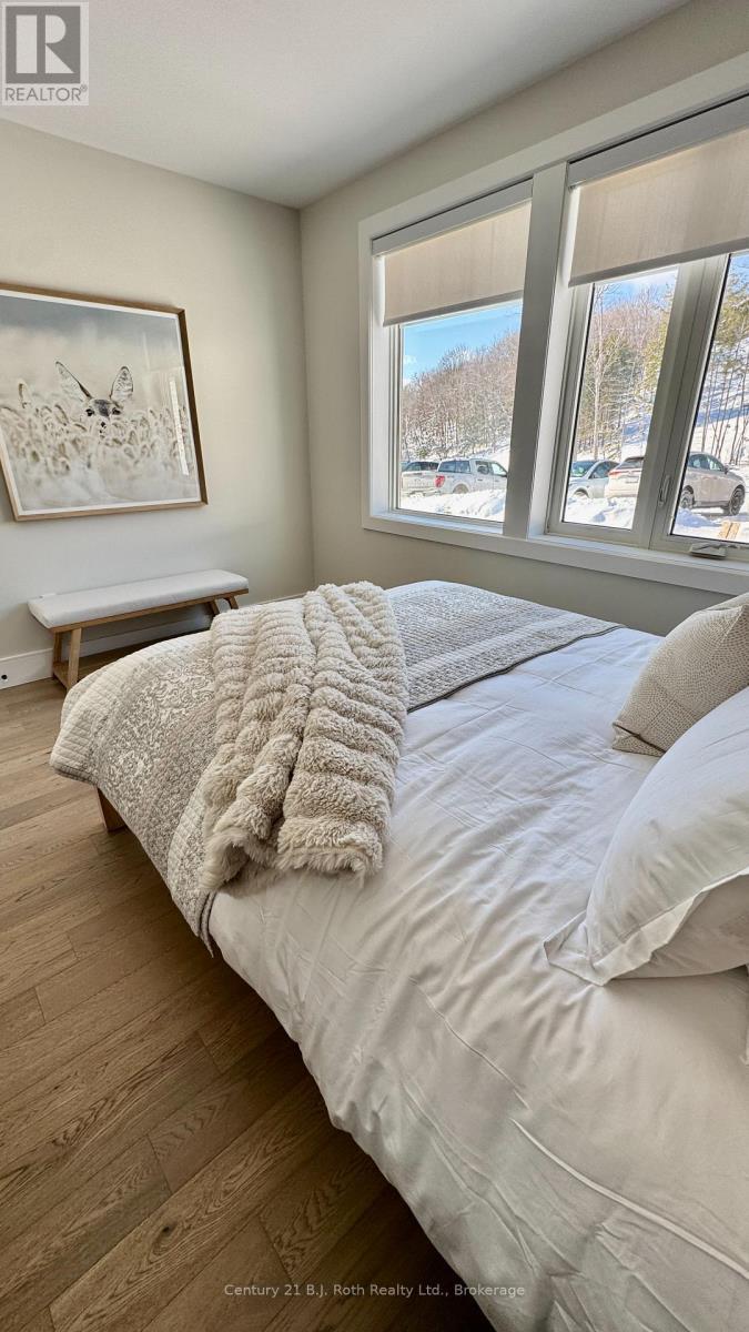 302 - 11 Treetops Lane, Huntsville (Chaffey), ON - Indoor Photo Showing Bedroom