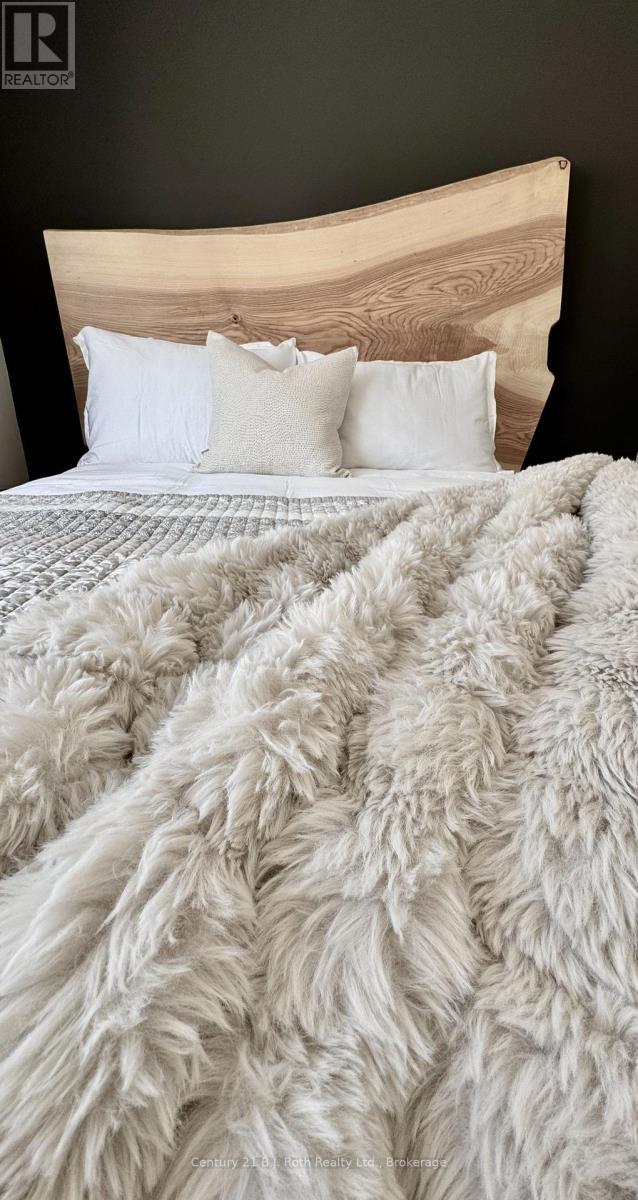 302 - 11 Treetops Lane, Huntsville (Chaffey), ON - Indoor Photo Showing Bedroom