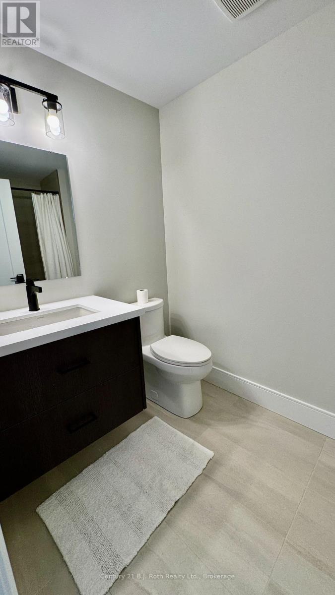 302 - 11 Treetops Lane, Huntsville (Chaffey), ON - Indoor Photo Showing Bathroom