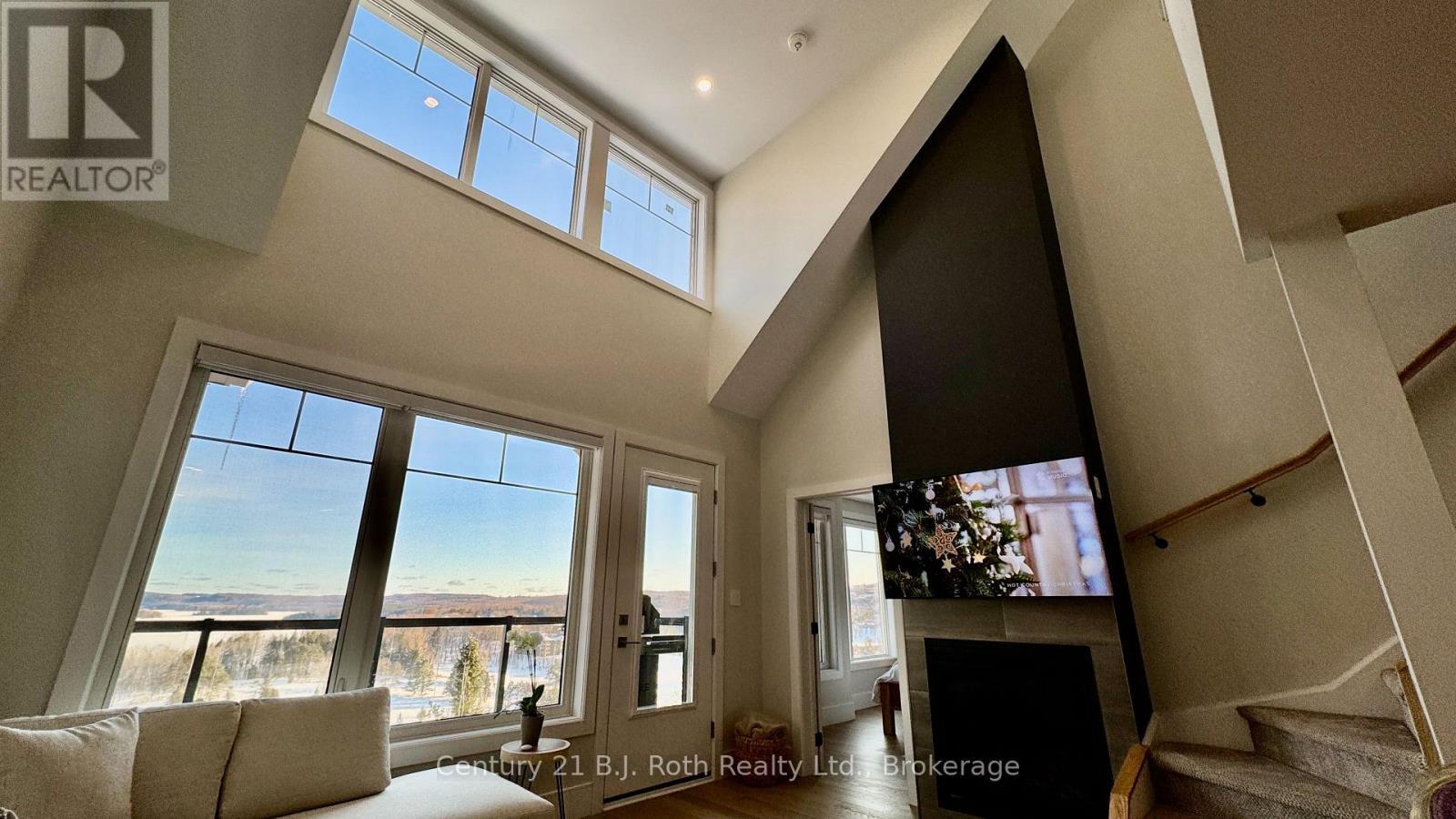 302 - 11 Treetops Lane, Huntsville (Chaffey), ON - Indoor