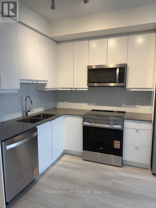 2210 - 3260 Sheppard Avenue E, Toronto, ON - Indoor Photo Showing Kitchen With Double Sink