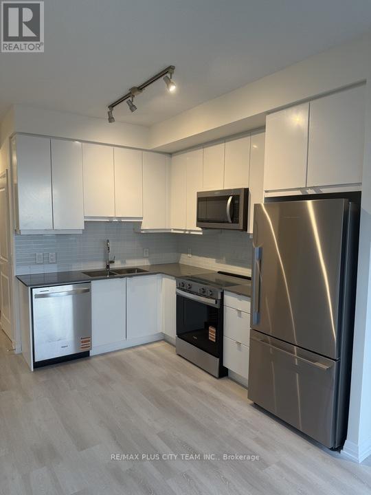 2210 - 3260 Sheppard Avenue E, Toronto, ON - Indoor Photo Showing Kitchen With Stainless Steel Kitchen