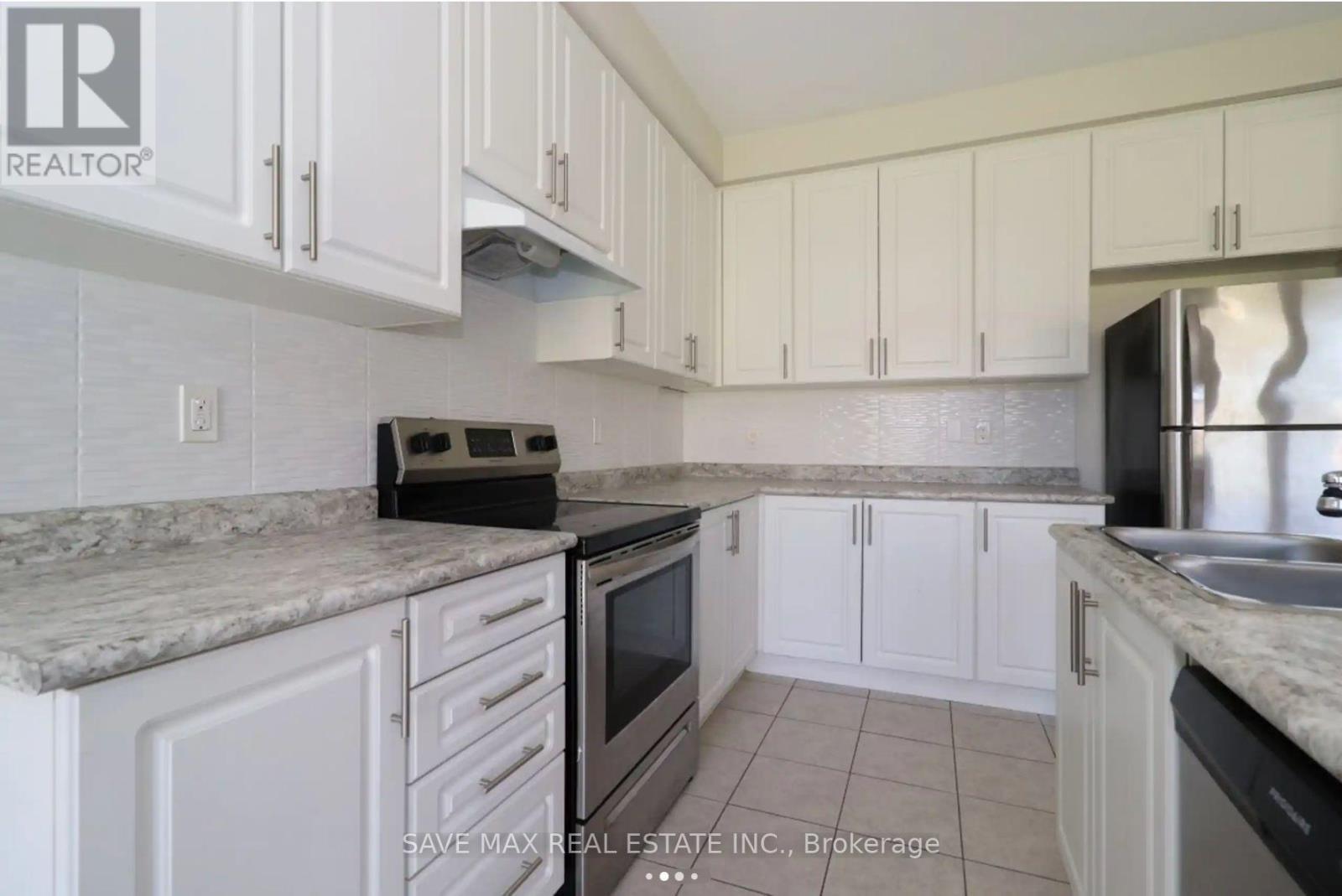 1251 Graham Clapp Avenue, Oshawa, ON - Indoor Photo Showing Kitchen With Double Sink With Upgraded Kitchen