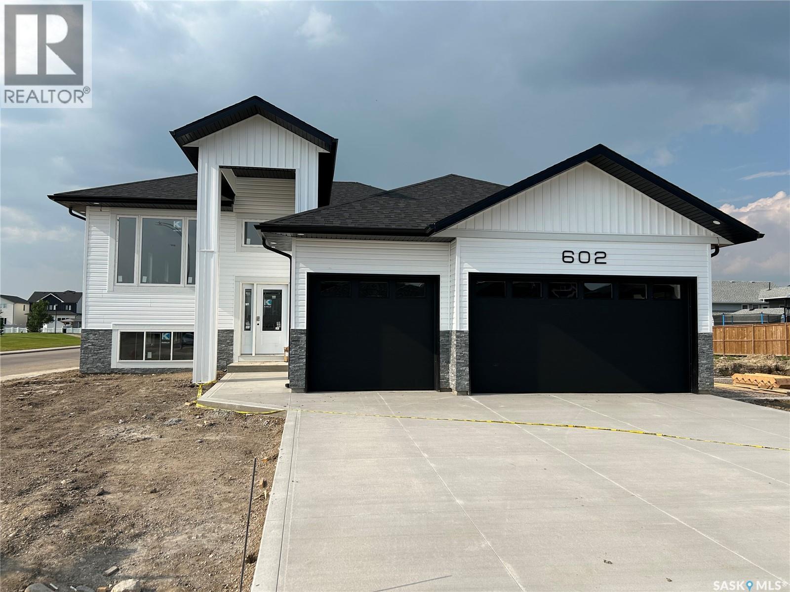 602 Weir Crescent, Warman, SK - Outdoor
