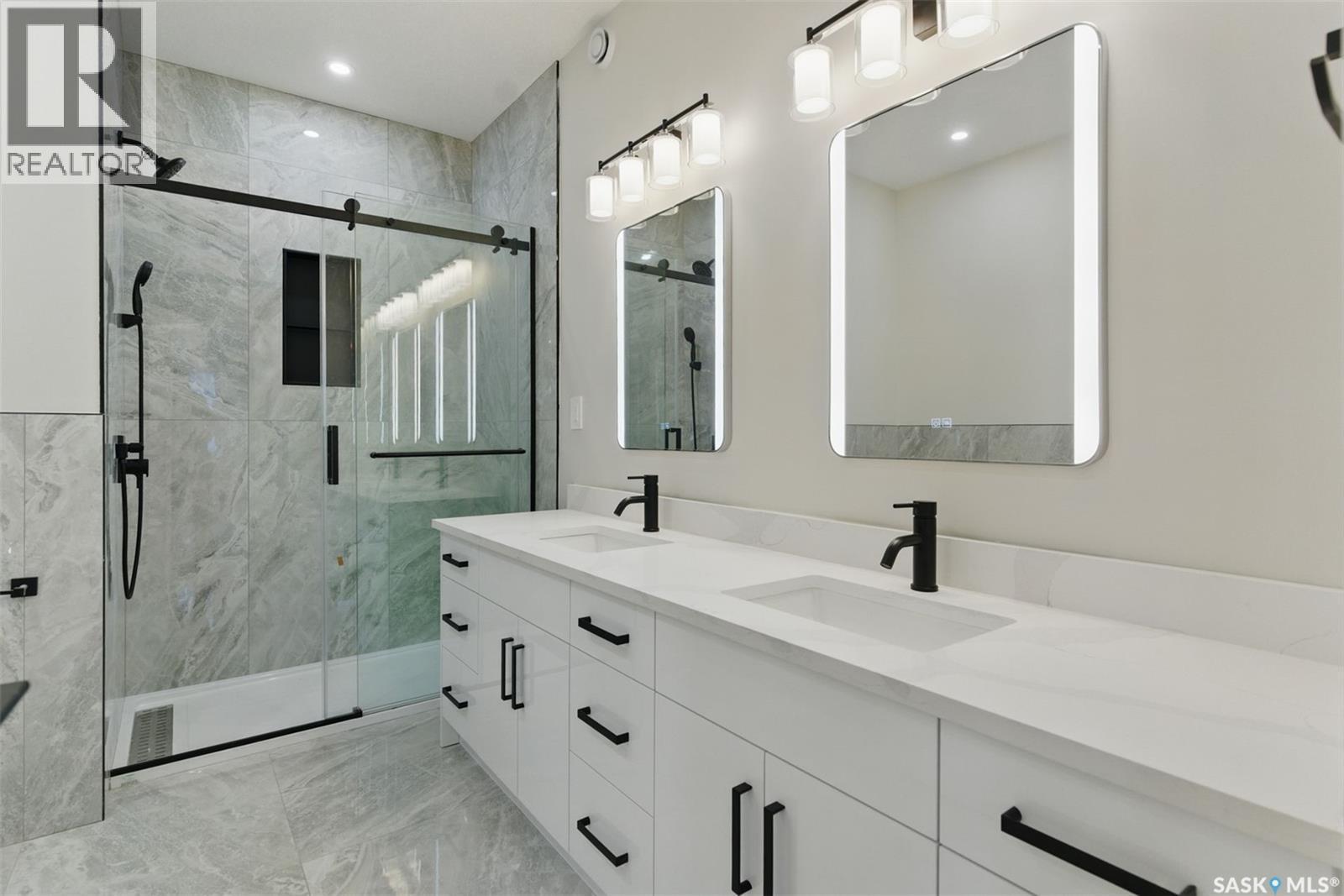 602 Weir Crescent, Warman, SK - Indoor Photo Showing Bathroom